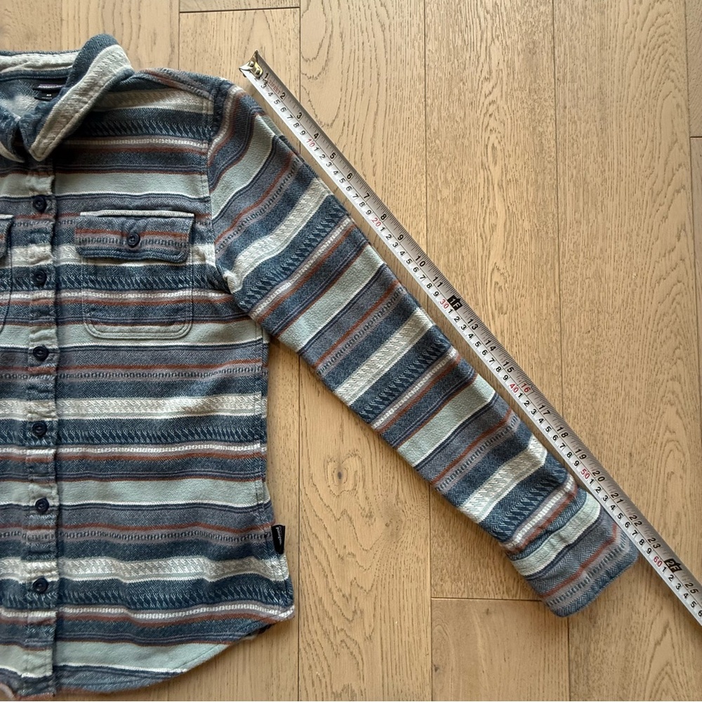 Patagonia Women’s Striped Blue and Grey Organic Cotton Shirt Size XS - Picture 6 of 9